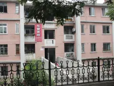 华侨新城 芝罘中和葡萄山正中间 电梯房 停车方便