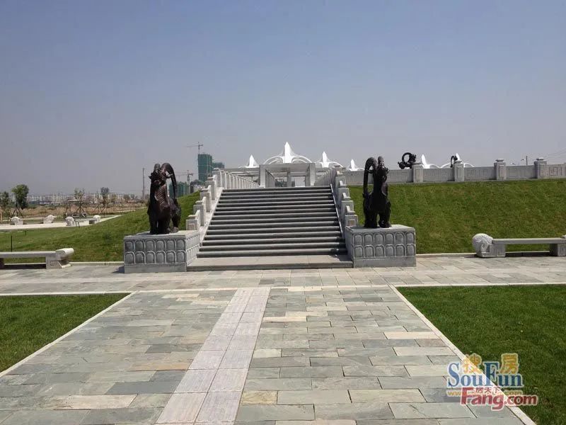 ���������,�޻����ͳǶ��ں�г԰,�к�����,���ͺ��ػ��������㳡