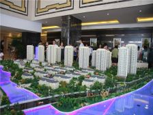 房子南北通透全名户型,视野采光好,一线河景房