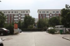 步梯三楼 四居室 出行方便 拎包入住