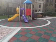 东打头,南下沉独栋,总共5层,毛坯,小区中间位置。