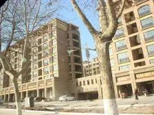 一楼带复式,带南北院,带一个车库。带一个车位