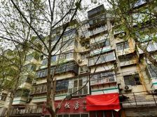 清真寺街一环内低楼层三室一厅步梯房