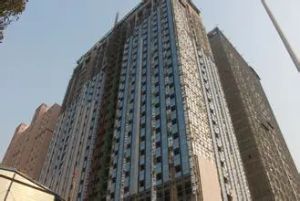 房子精装修 三居南北通透 小区紧挨着青城公园