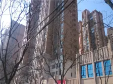 三环内次新园林社区小高层,楼下就是地铁口,急售急售