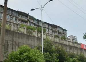 校园内电梯房可免停车费,安静宜居住