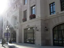 两套一起,窗户冲着解放路主干道 现在经营中