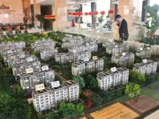 一楼带院,小区较少的精装修127平方的双卫大三房,