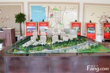 玉兰花园一梯一户一楼下跃300平花园
