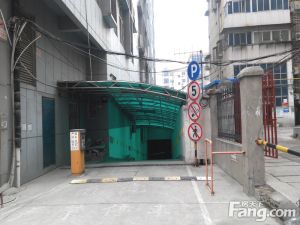 南昌路丹尼斯,中层三室,价格可谈