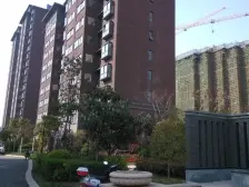 一楼带院,精装三室,布局合理,居住舒适度高