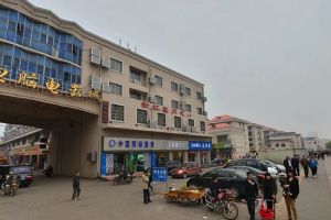 红星电脑电器城 4室2厅 南 北