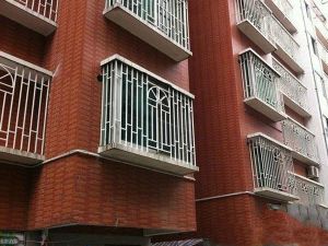 奎桥花园138平杂物间10平二楼出售145万