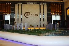 融信上江城高层 117平+车位 看社区花园