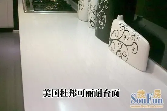 现代厨房装修首选:可丽耐台面的价格解析与趋势洞察