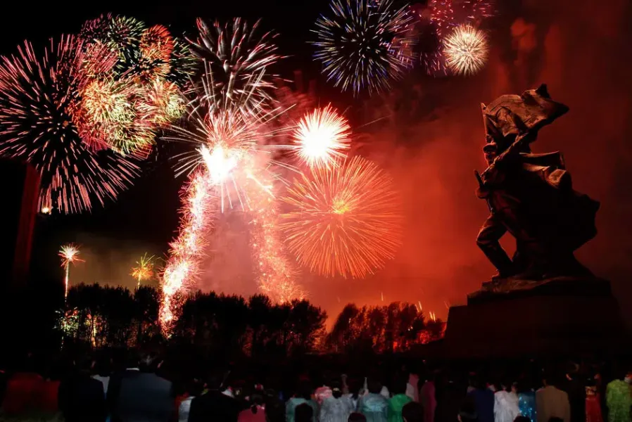 别再计较小长假怎么放啦~~~五一来咯,全人民的欢庆节日