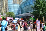 奥飞欢乐王国首日开园 近万游客欢乐畅游中国铁建国际城 