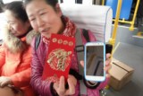 网友关注徐州搜房网官方微信抽取红包。