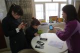 4月3日搜房网客服工作人员走进恒祥中山售楼处，为恒祥中山的置业顾问带去了搜房网无线新产品——新房帮。
