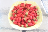 汤墅王朝五一缤纷水果节活动——新鲜的草莓非常诱人。