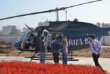 10月25日，和昌悦澜在售楼部门前广场举行直升机试乘活动，售楼部内还有飞机DIY活动。