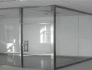 钢化玻璃隔断墙价格是多少钱?钢化玻璃隔断墙选购技巧?
